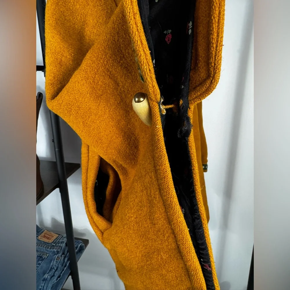 Max Hurni Mustard wool vintage  Cape from Austria size 12 - Picture 12 of 13